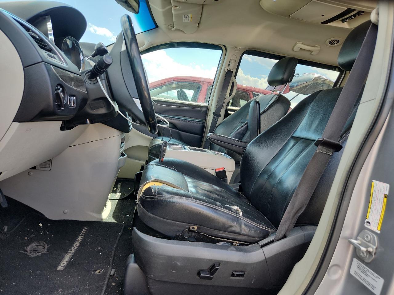 2015 Chrysler Town & Country Touring - Фото 7