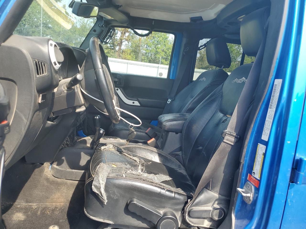 2014 Jeep Wrangler Unlimited Sahara - Image 7