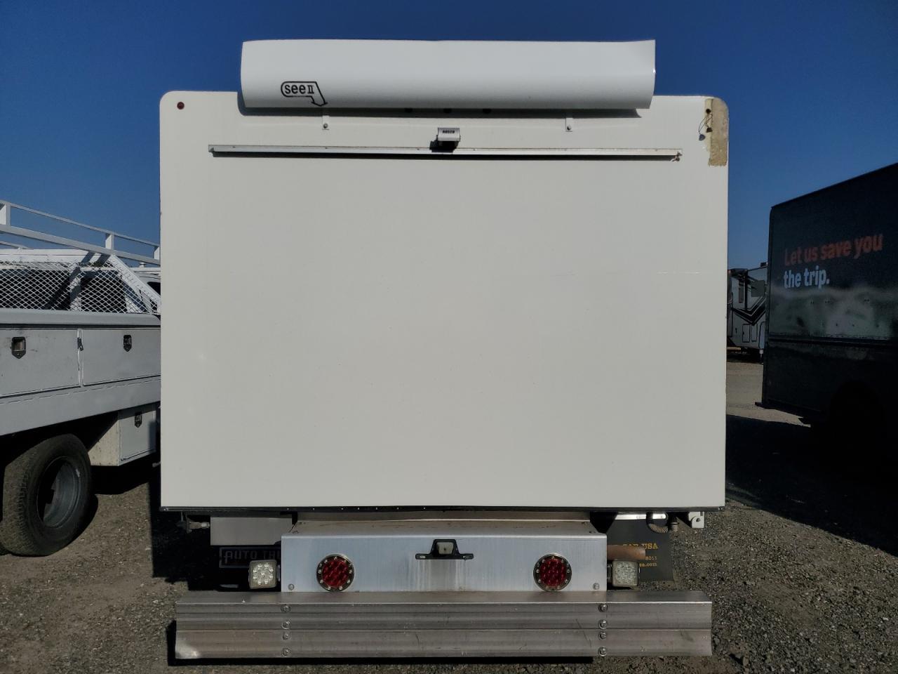 2017 Ford Econoline E450 Super Duty Cutaway Van - Фото 6