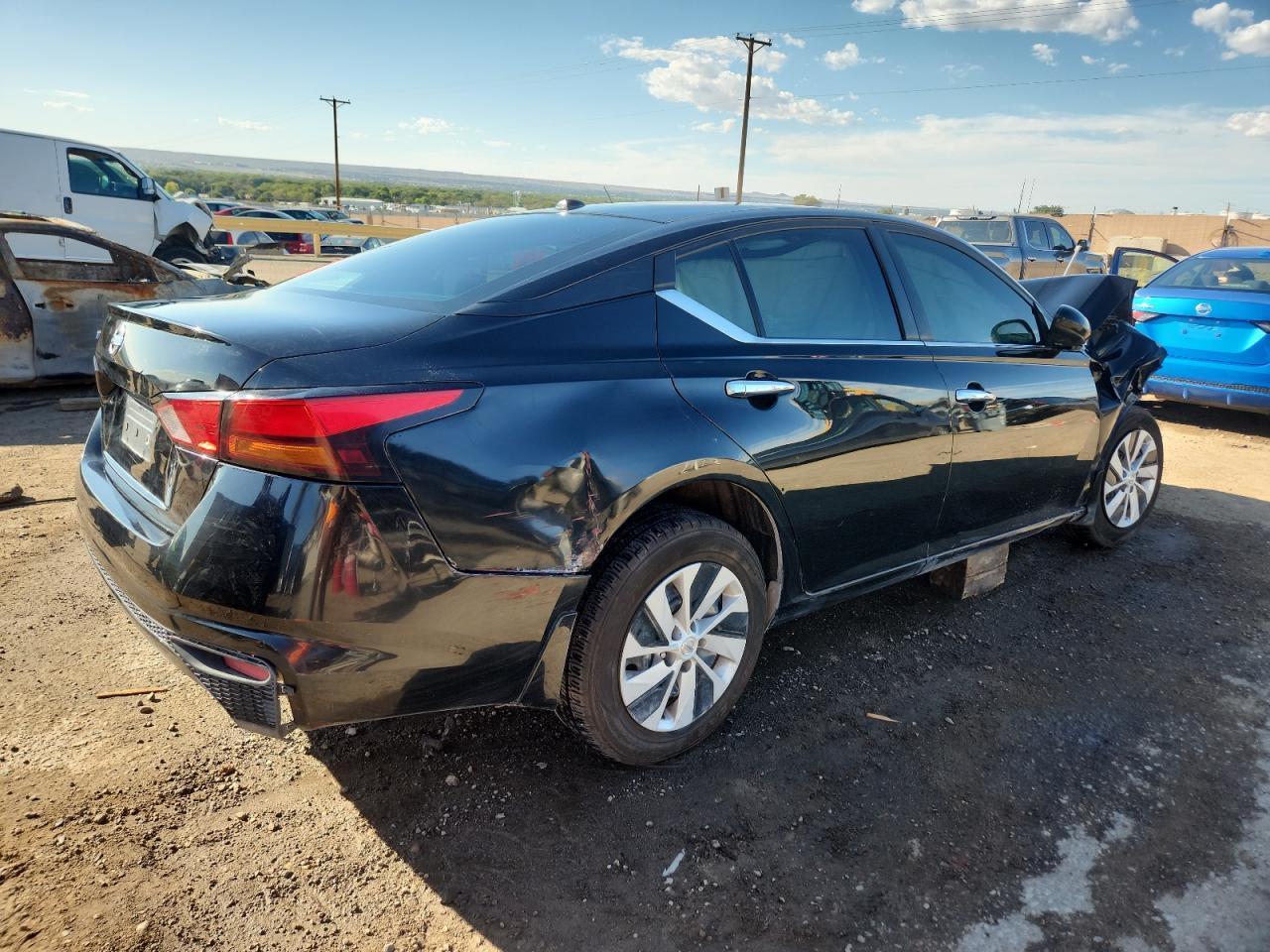 2020 Nissan Altima S - Фото 3