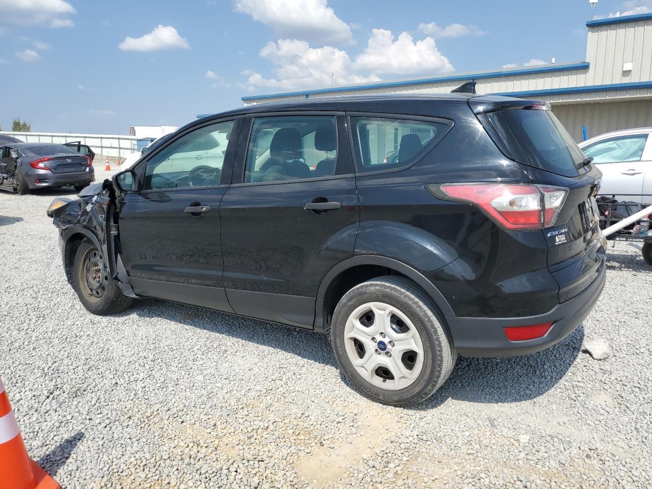 2017 Ford Escape S - Фото 2