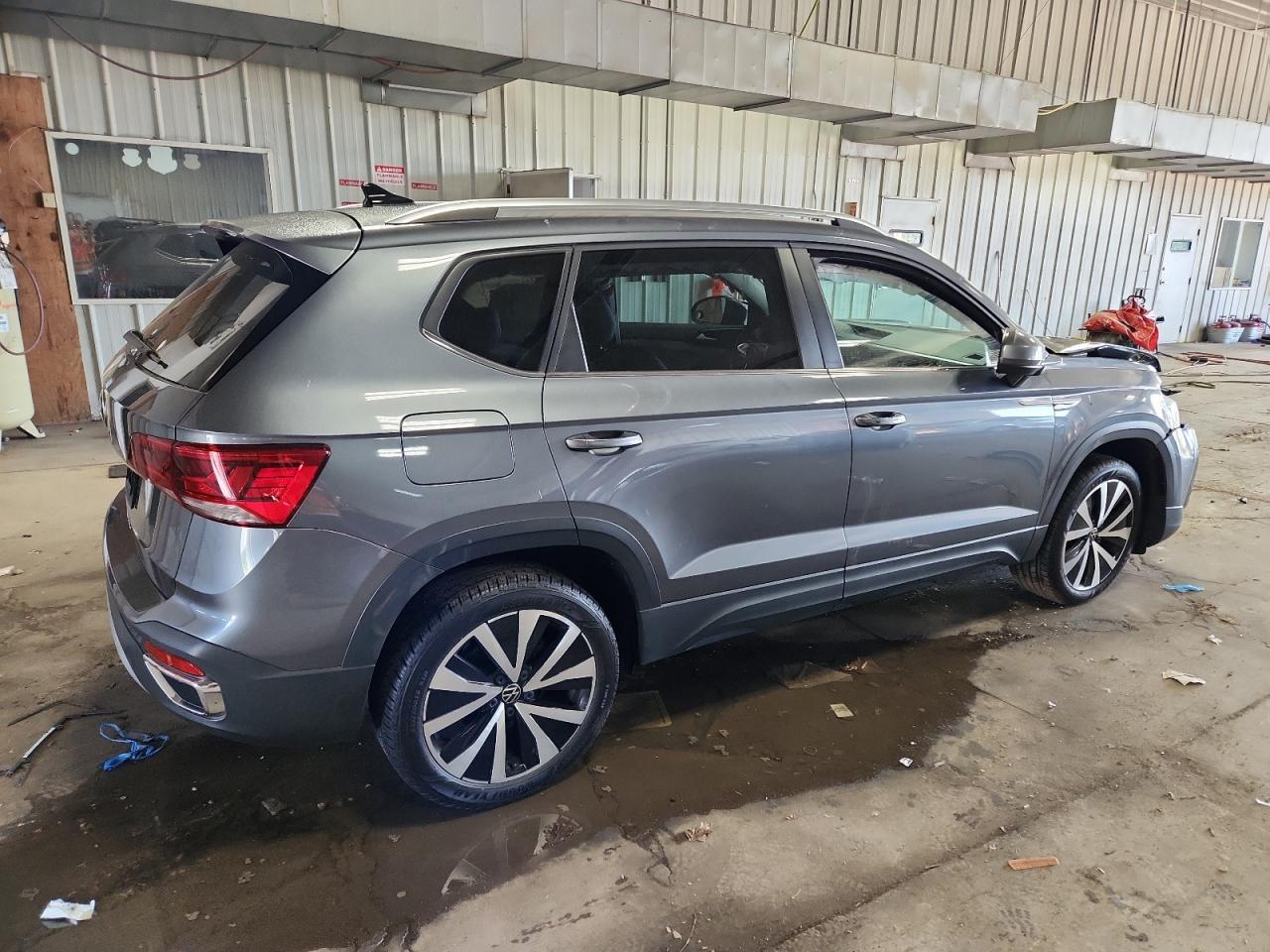 2022 Volkswagen Taos Se - Фото 3