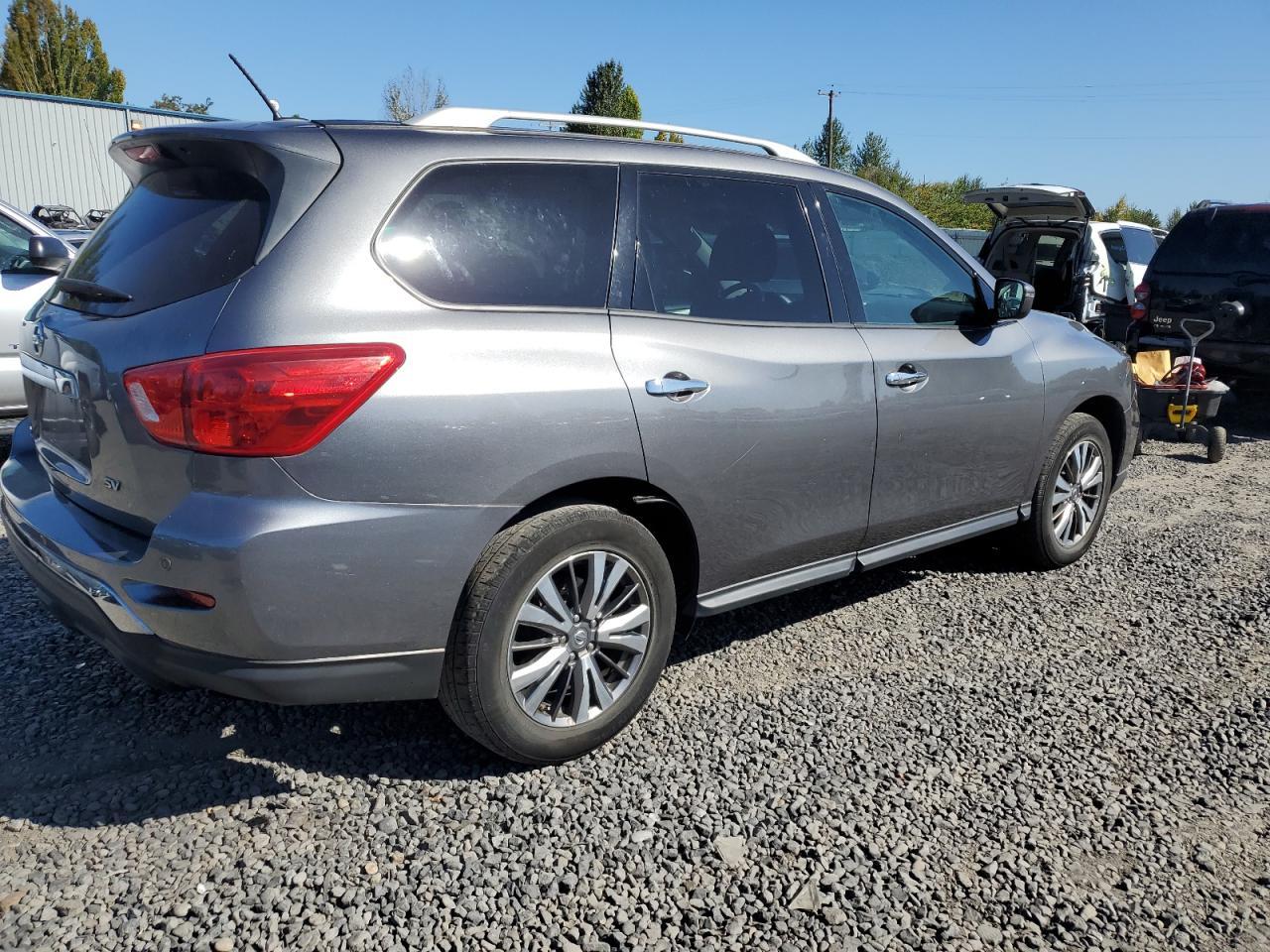 2018 Nissan Pathfinder S - Фото 3