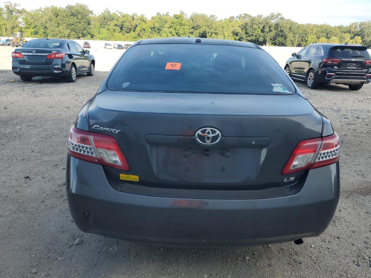 2010 Toyota Camry Le - Фото 6