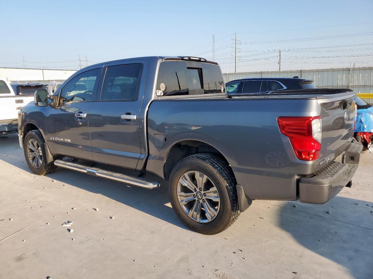 2018 Nissan Titan Sv - Image 2