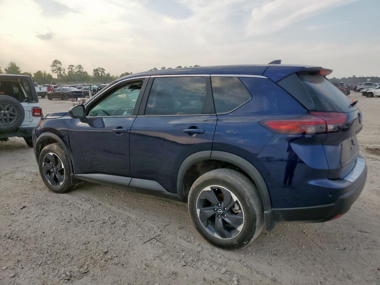 2025 Nissan Rogue Sv - Фото 2