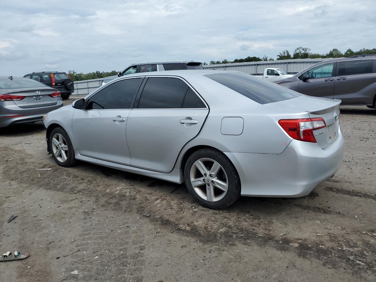 2012 Toyota Camry Base - Фото 2