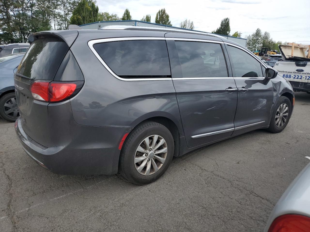 2018 Chrysler Pacifica Touring L - Image 3