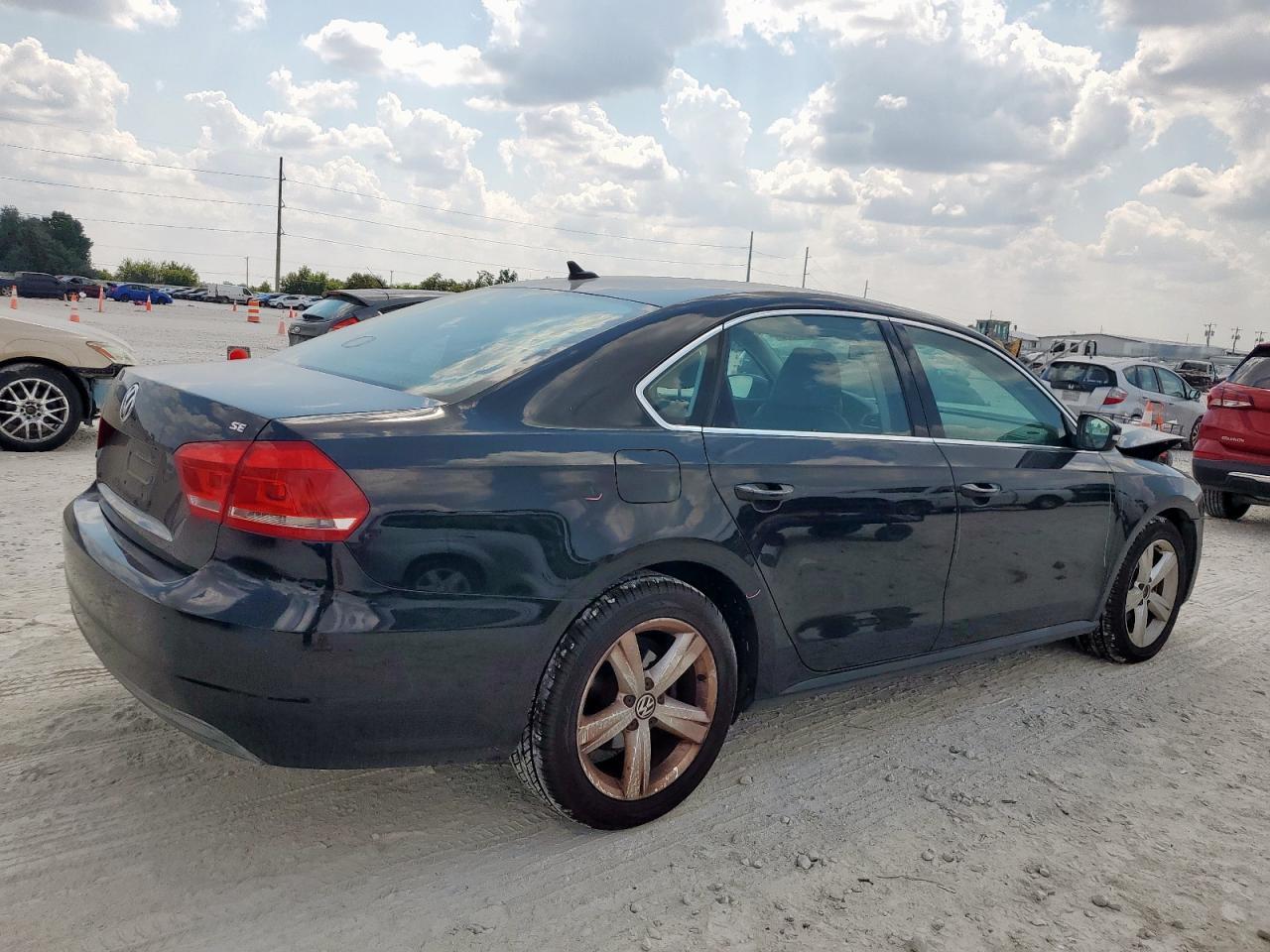 2013 Volkswagen Passat Se - Image 3