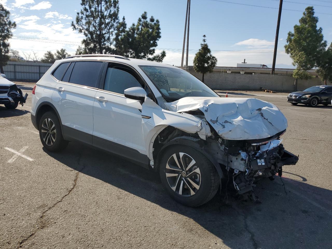 2023 Volkswagen Tiguan S - Фото 4