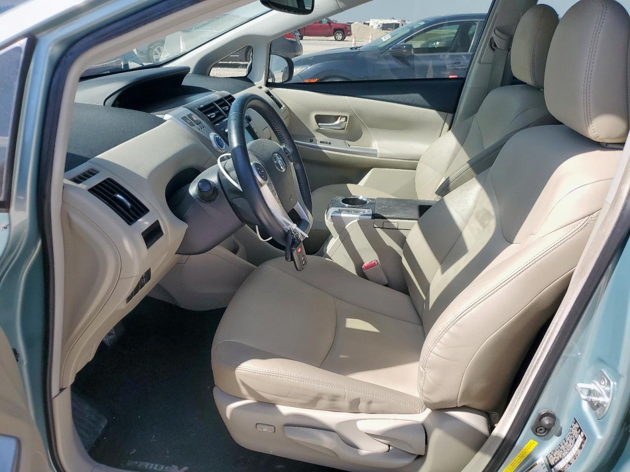 2013 Toyota Prius V - Фото 7