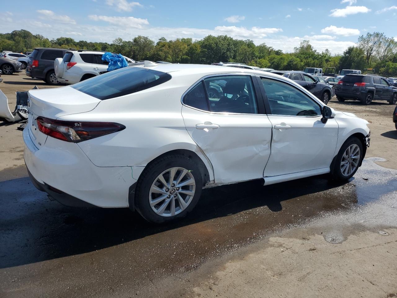 2024 Toyota Camry Le - Фото 3