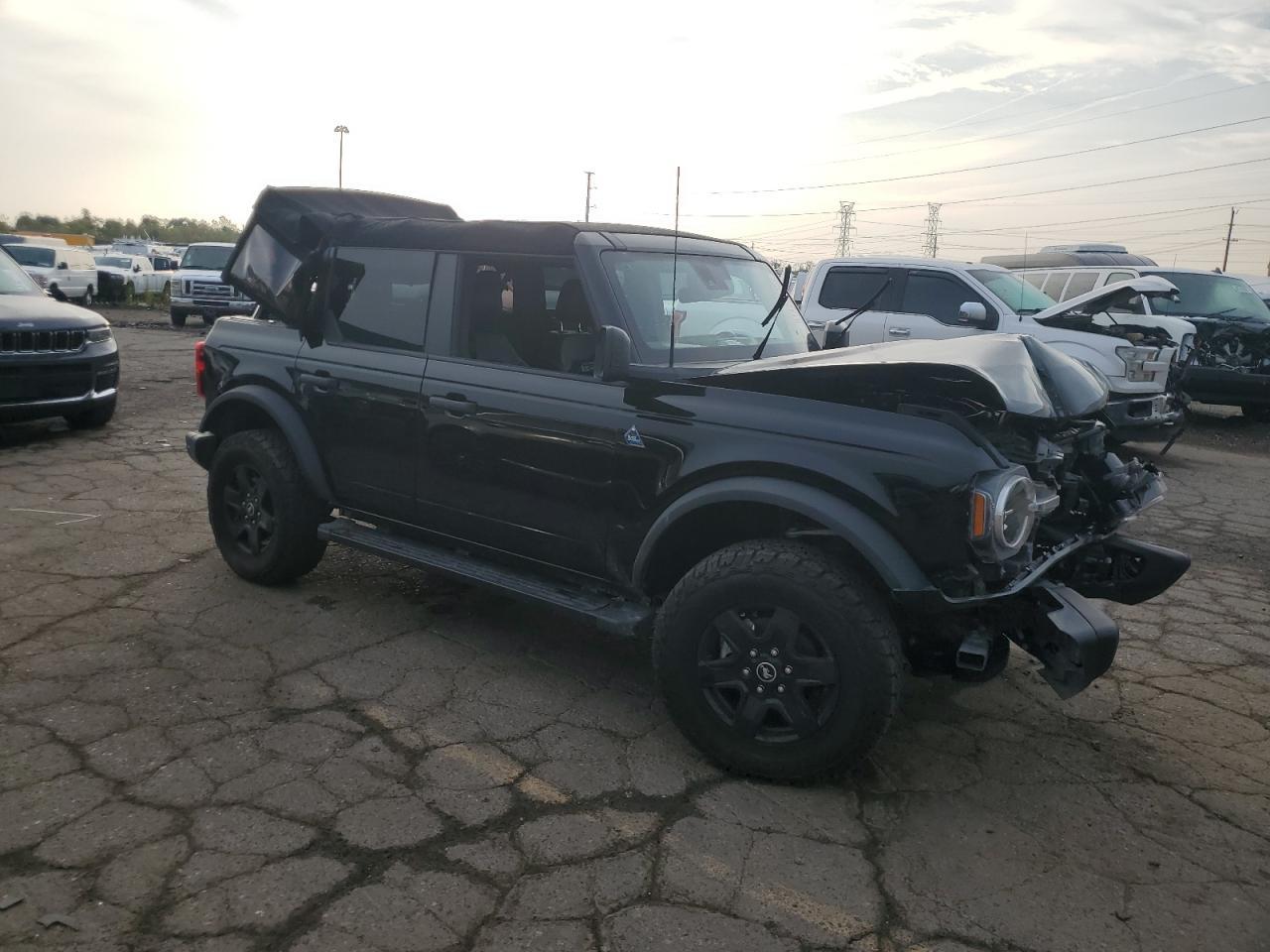 2024 Ford Bronco Black Diamond - Фото 4