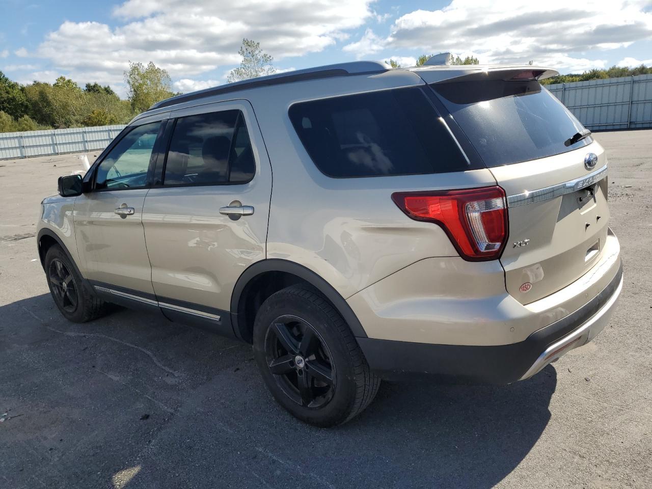 2017 Ford Explorer Xlt - Фото 2