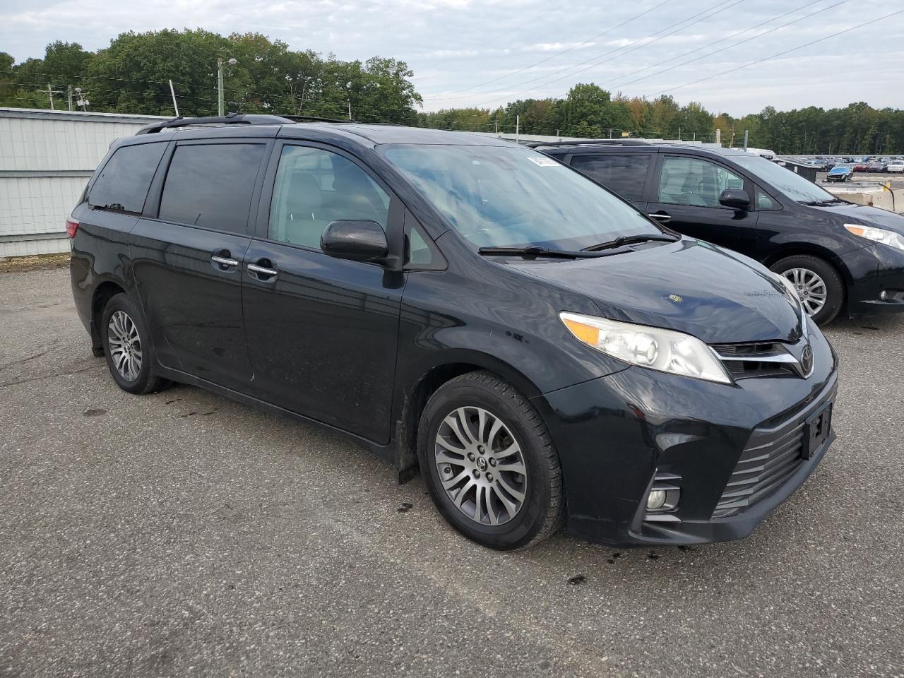 2018 Toyota Sienna Xle - Image 4
