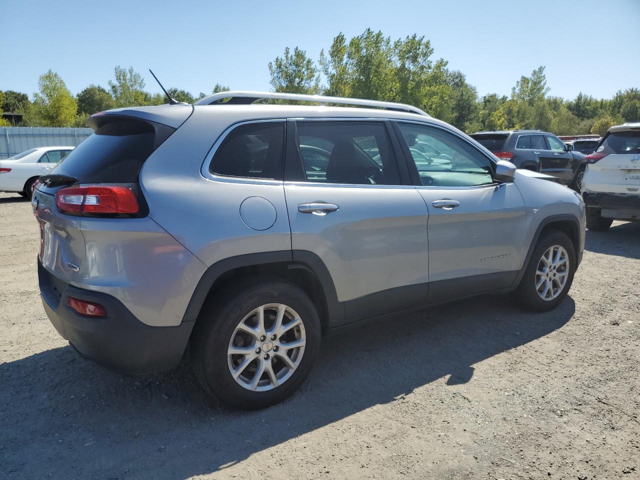 2015 Jeep Cherokee Latitude - Фото 3
