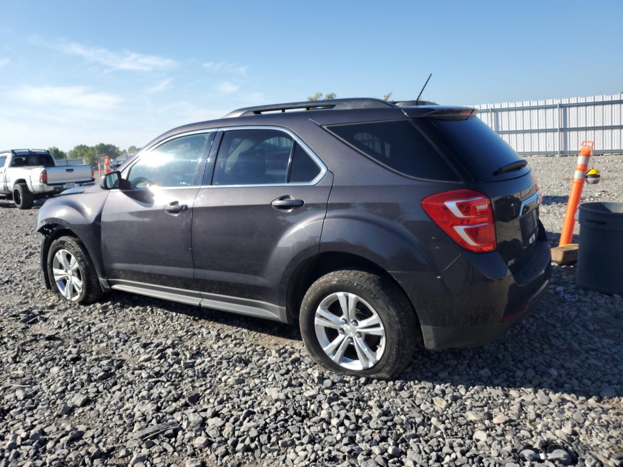 2016 Chevrolet Equinox Lt - Image 2