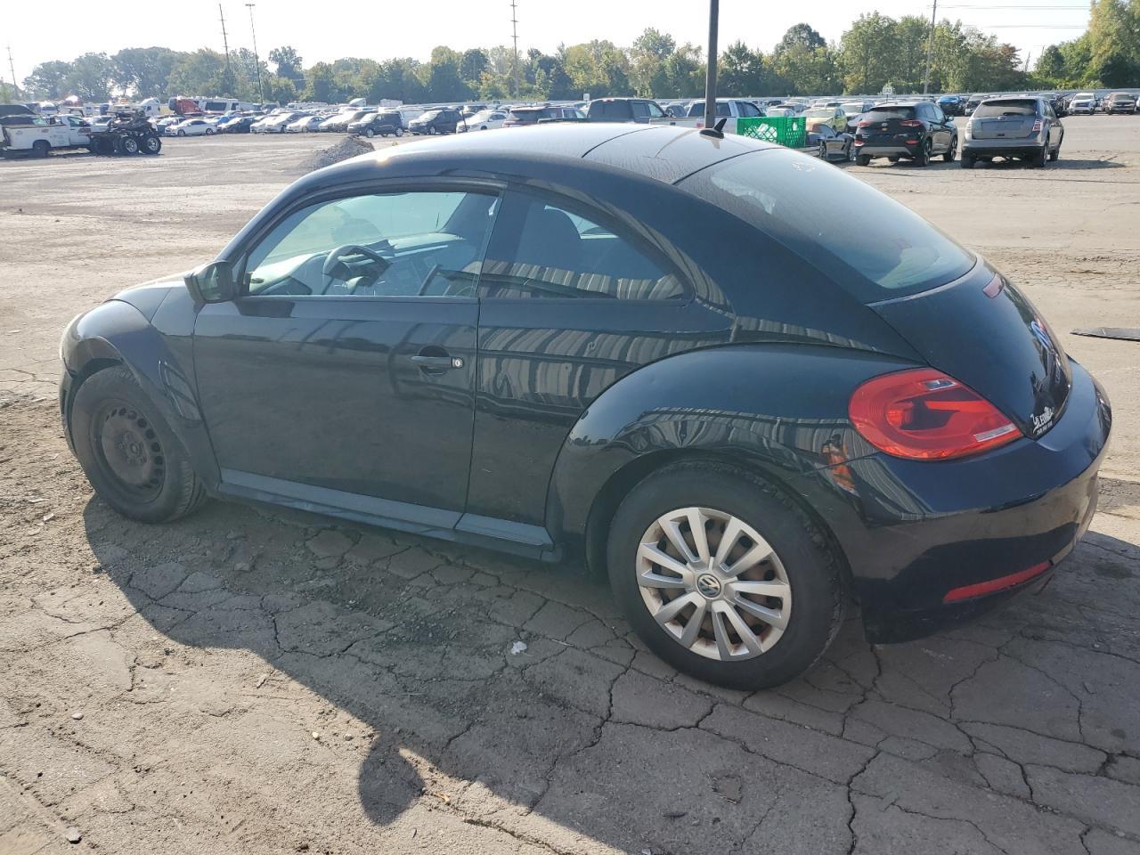 2013 Volkswagen Beetle - Фото 2