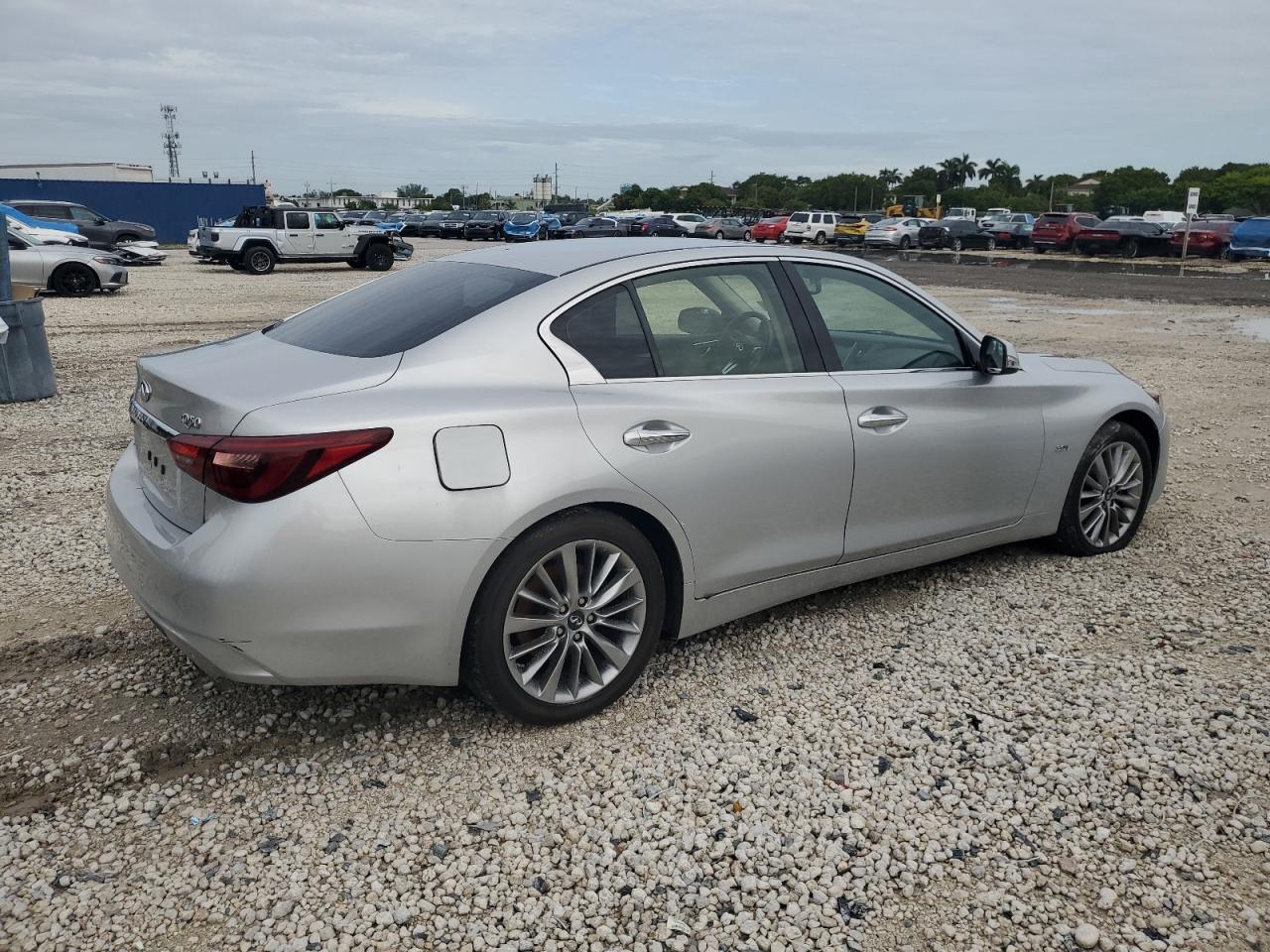 2018 Infiniti Q50 Luxe - Фото 3