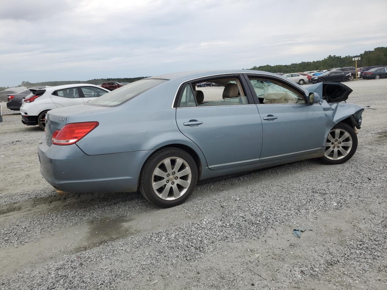 2006 Toyota Avalon - Image 3