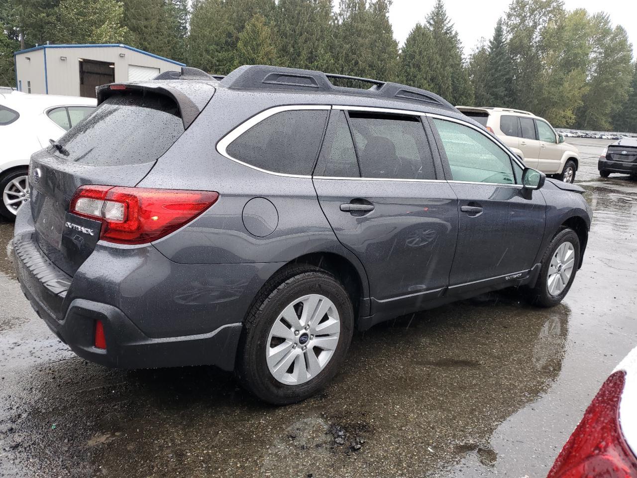 2018 Subaru Outback 2.5I Premium - Image 3