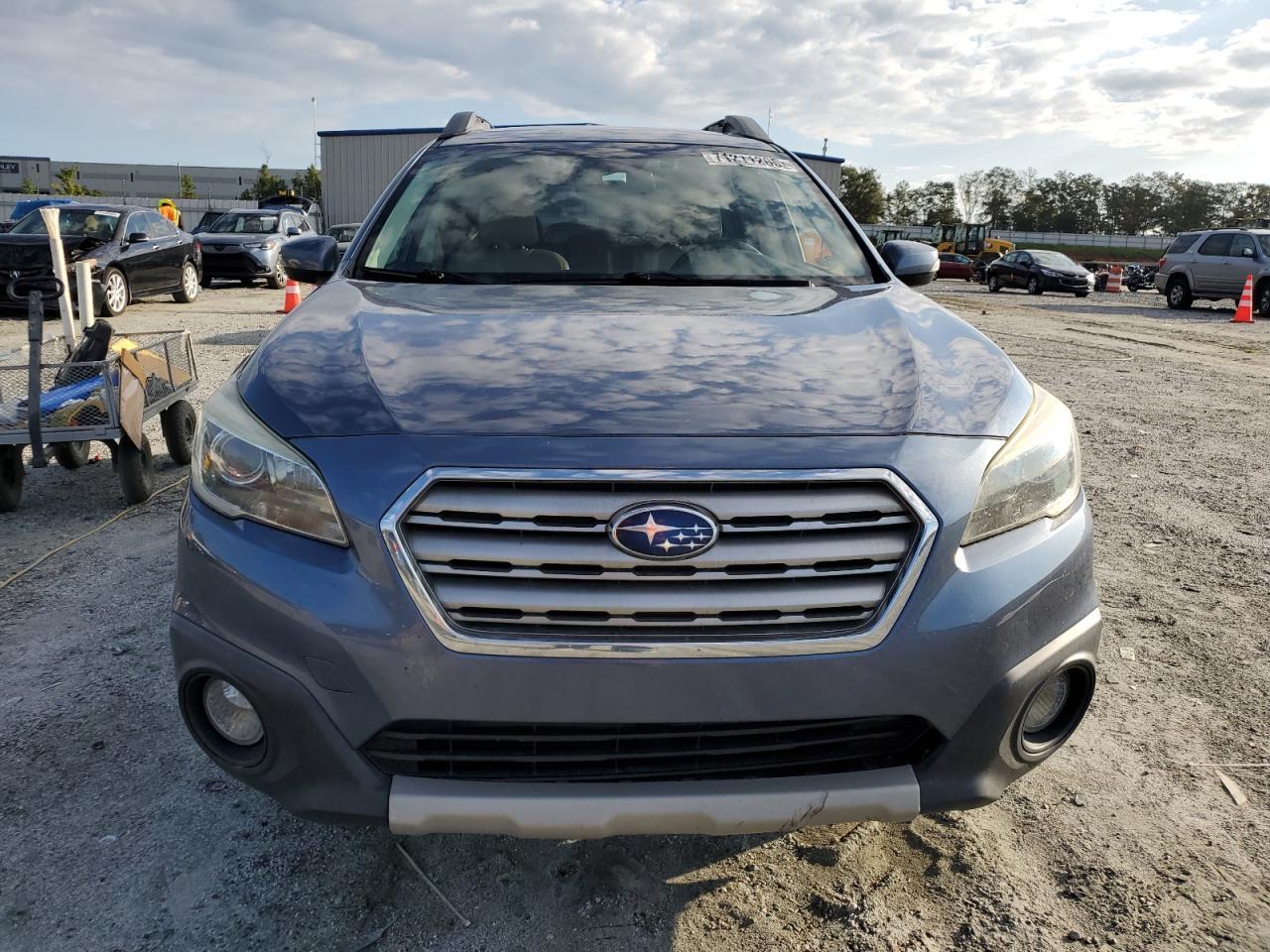 2015 Subaru Outback 3.6R Limited - Image 5