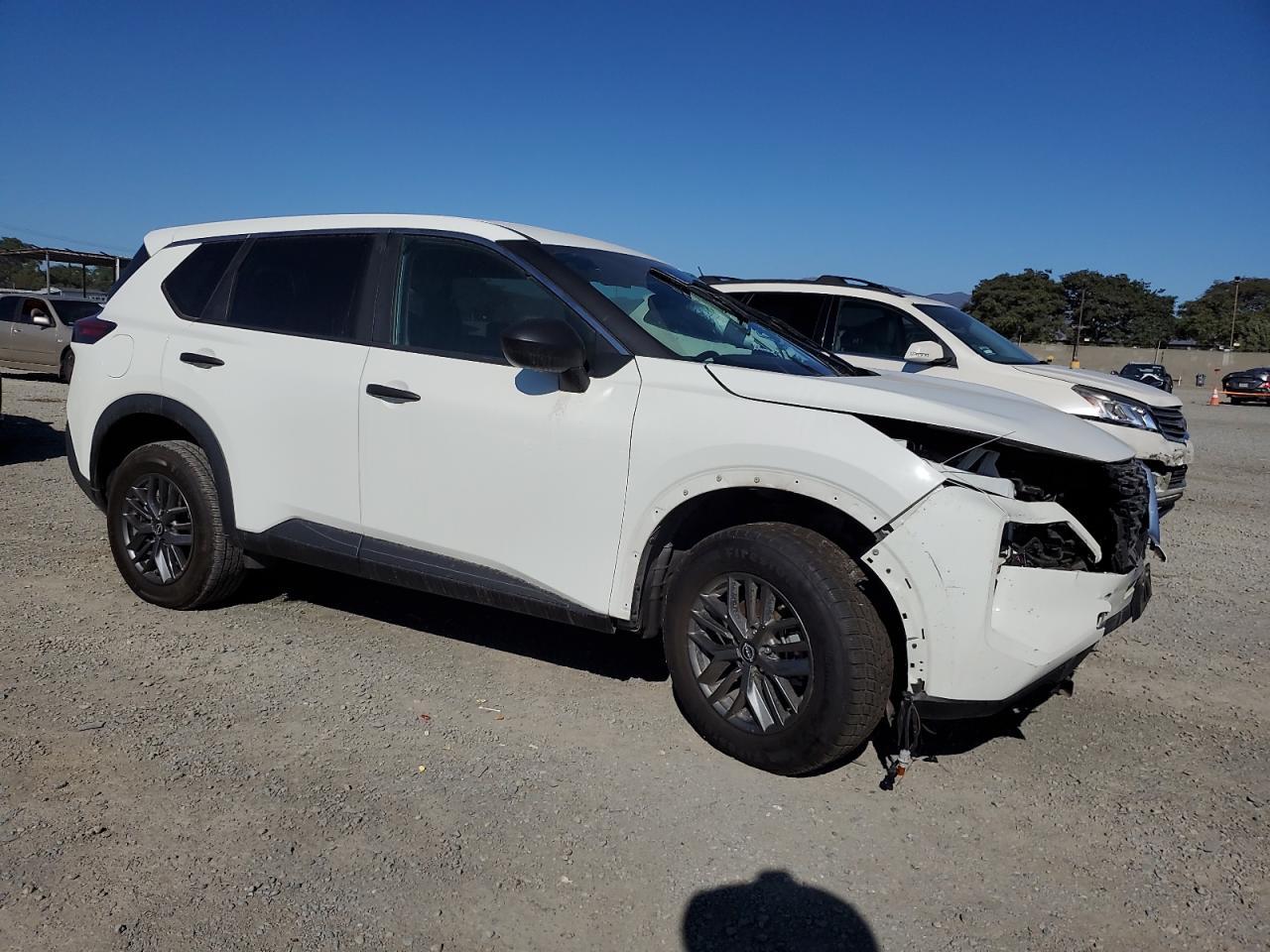 2023 Nissan Rogue S - Image 4