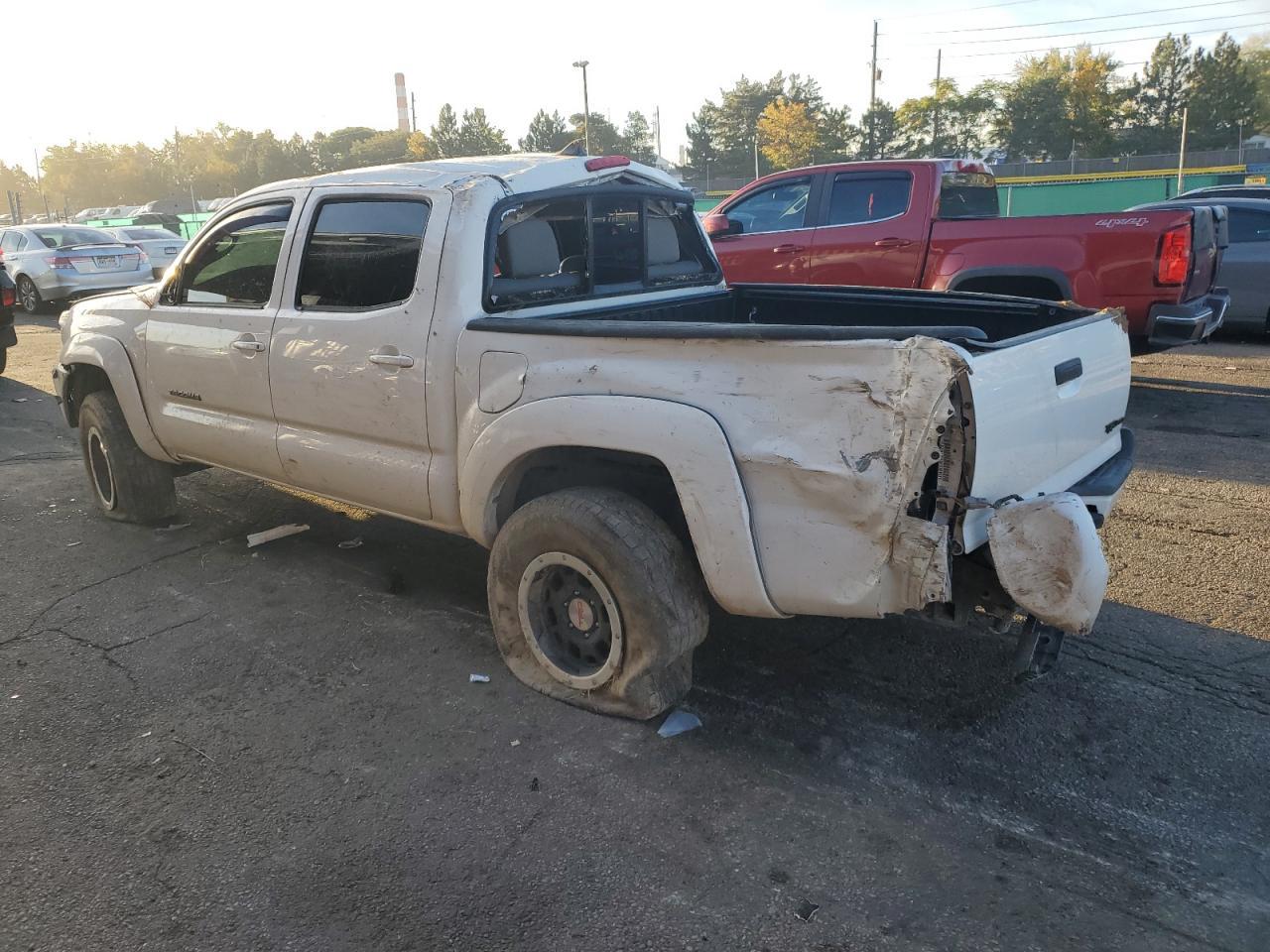 2015 Toyota Tacoma Double Cab - Image 2