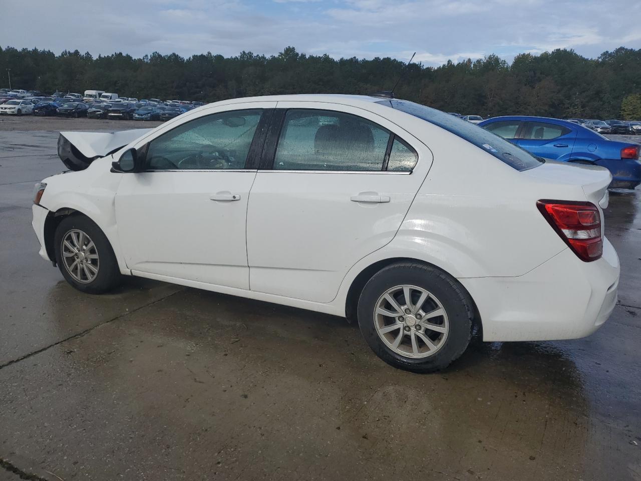 2019 Chevrolet Sonic Lt - Image 2