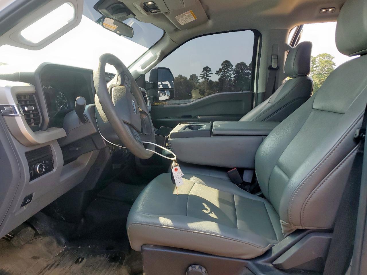 2025 Ford F250 Super Duty - Фото 7