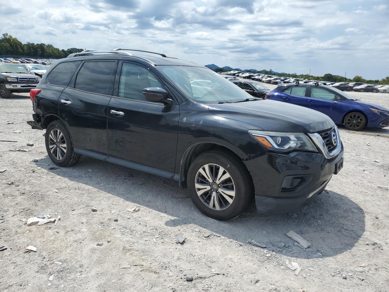 2017 Nissan Pathfinder S - Фото 4