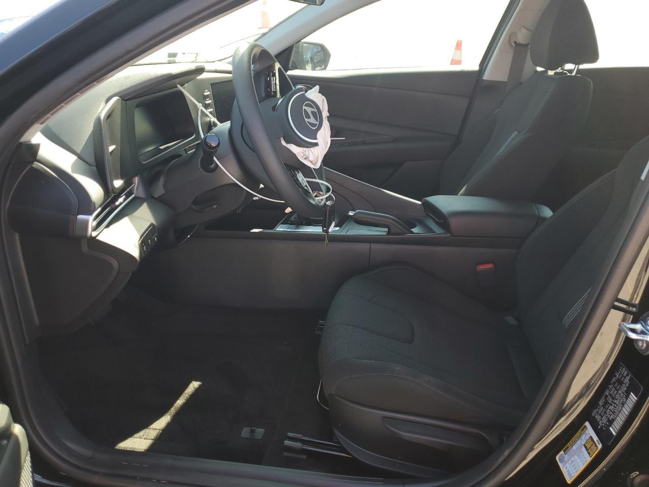 2025 Hyundai Elantra Se - Фото 7