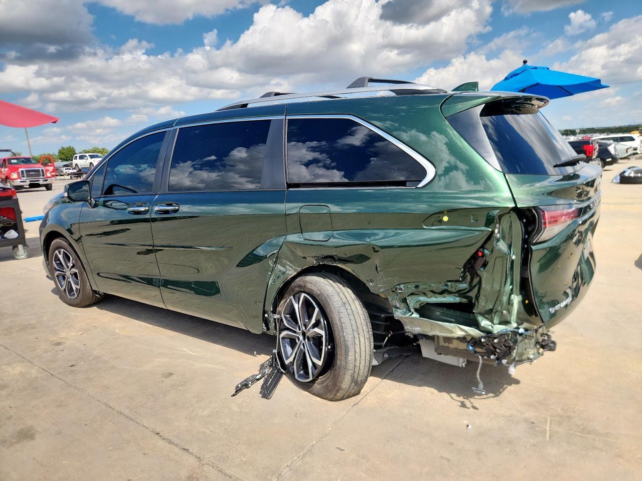 2025 Toyota Sienna Limited - Фото 2