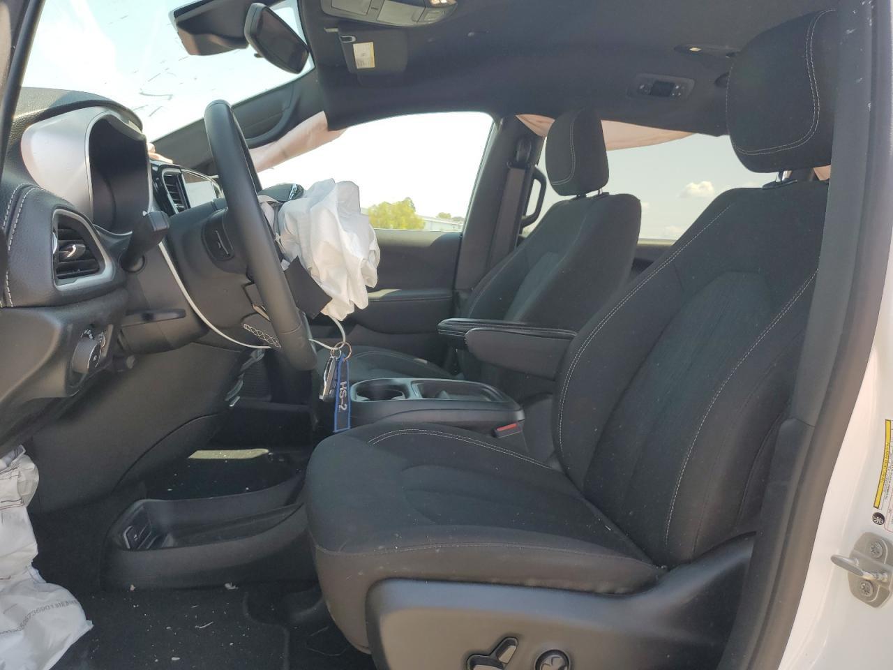 2024 Chrysler Pacifica Touring - Фото 7