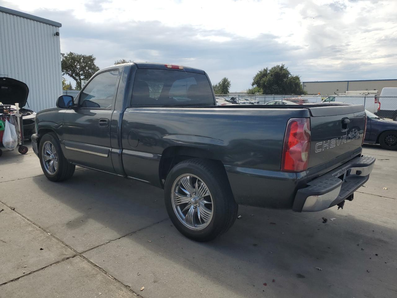 2003 Chevrolet Silverado C1500 - Фото 2