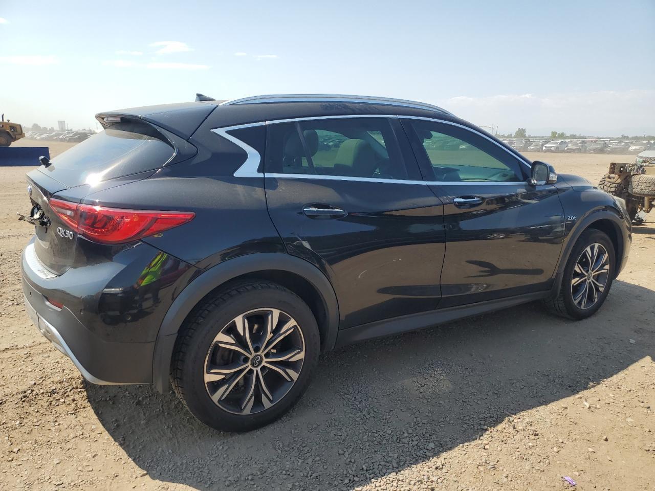 2017 Infiniti Qx30 Base - Image 3