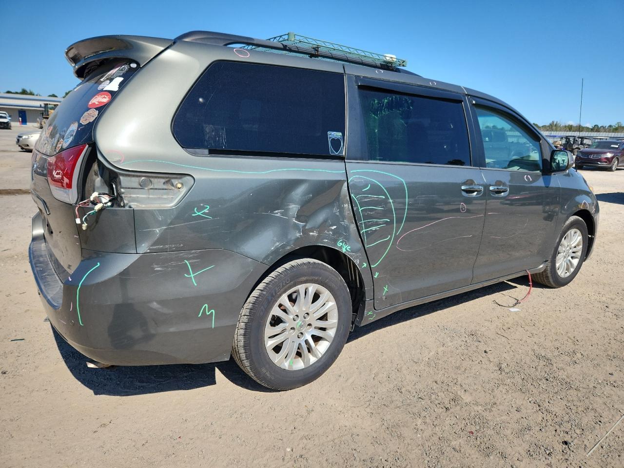 2013 Toyota Sienna Xle - Image 3