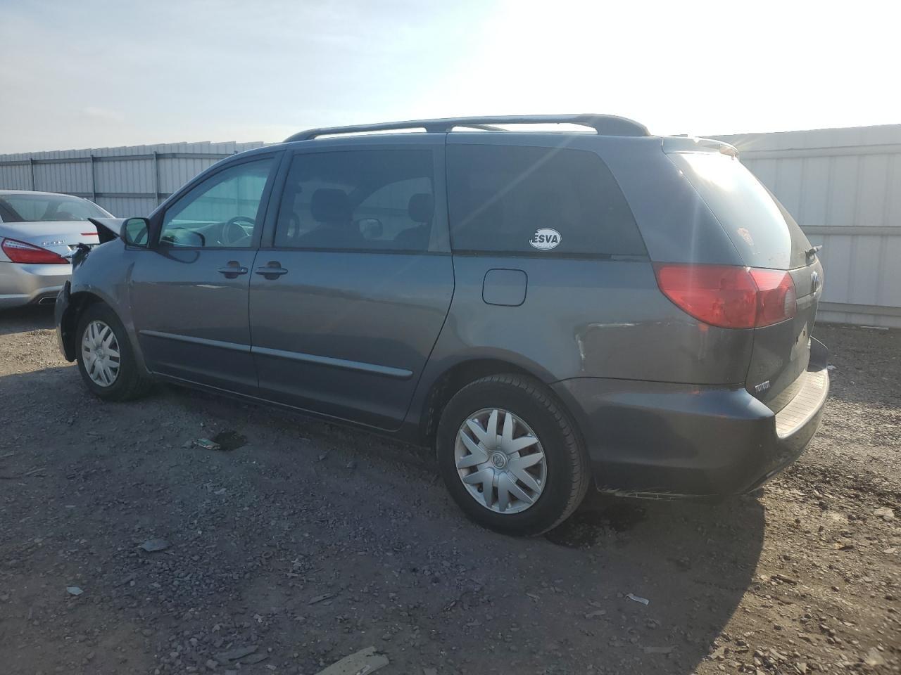 2008 Toyota Sienna Ce - Image 2