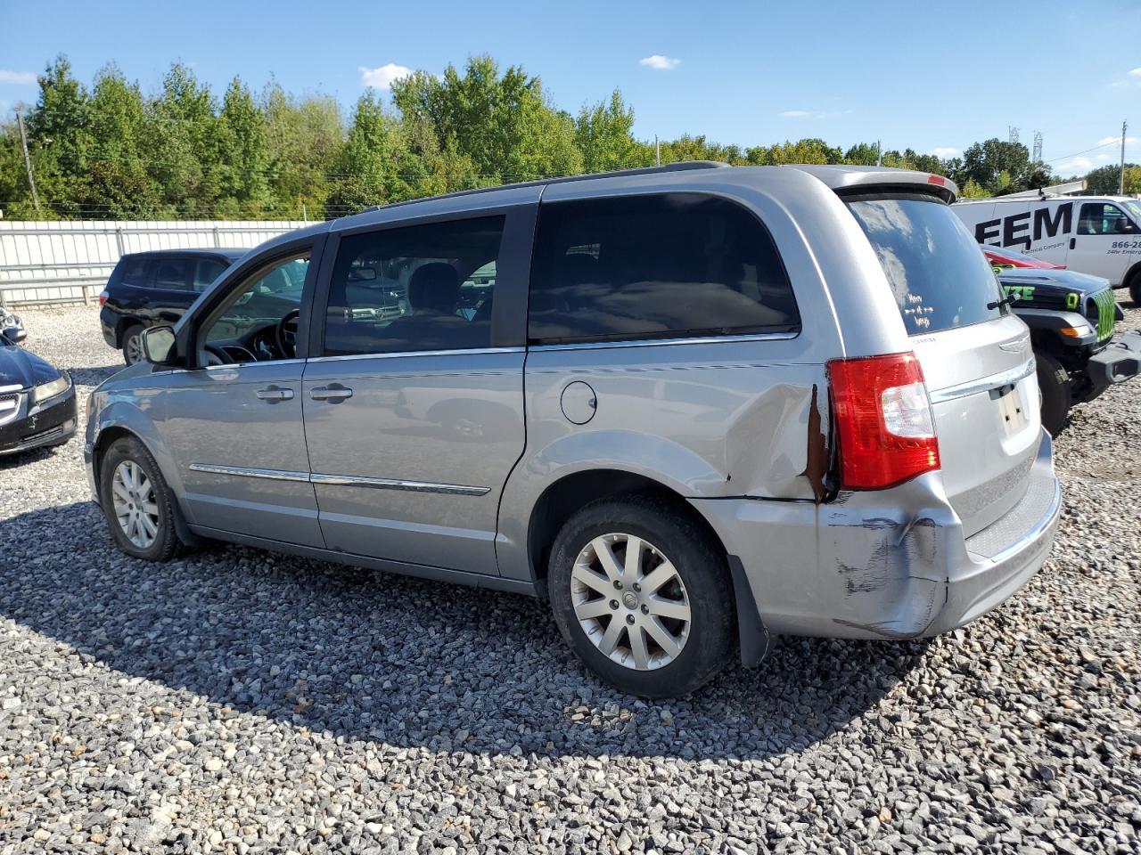 2013 Chrysler Town & Country Touring - Image 2