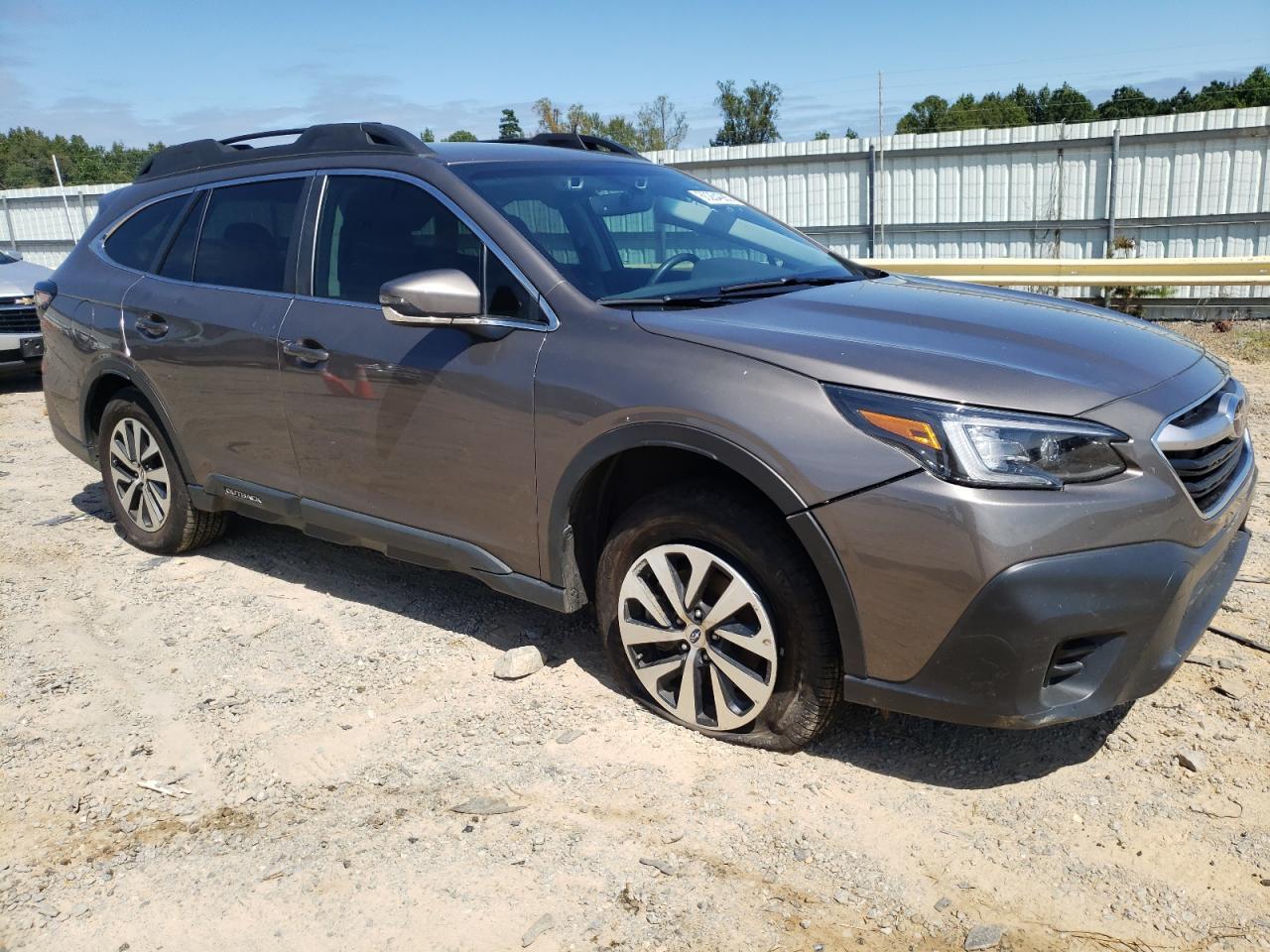2022 Subaru Outback Premium - Image 4