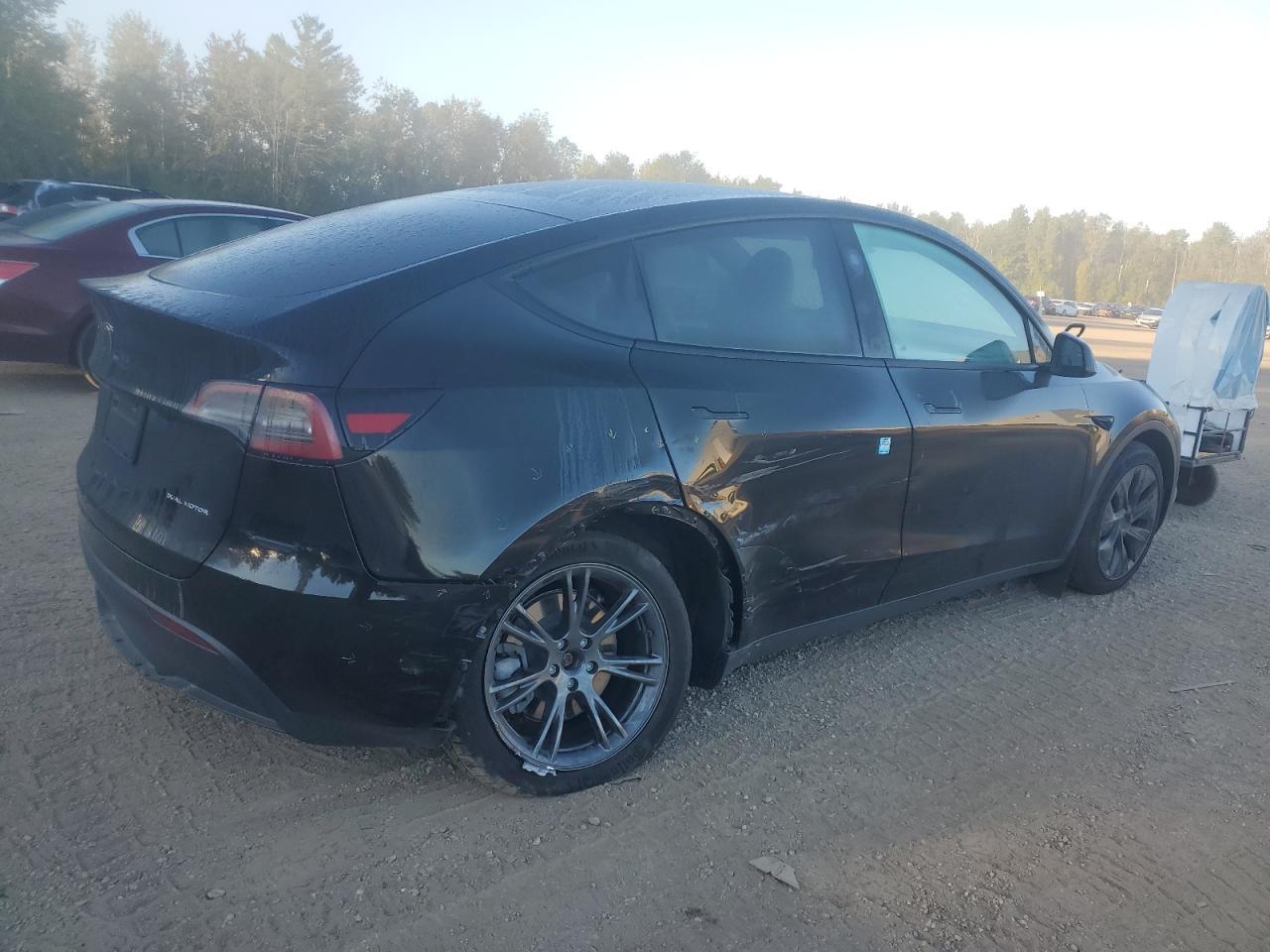 2024 Tesla Model Y - Фото 3