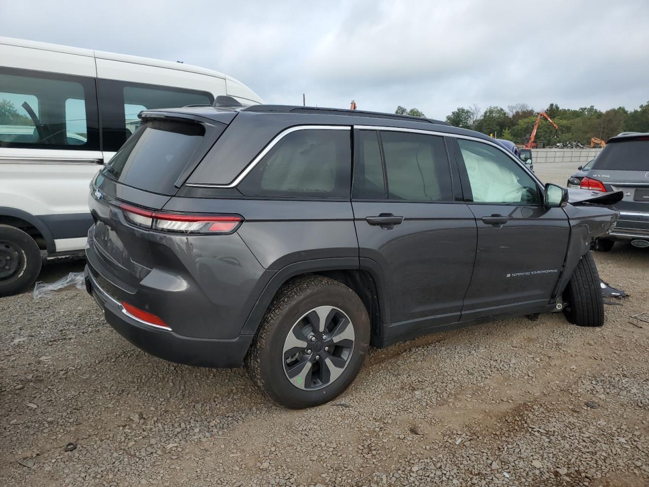 2024 Jeep Grand Cherokee Limited 4Xe - Image 3