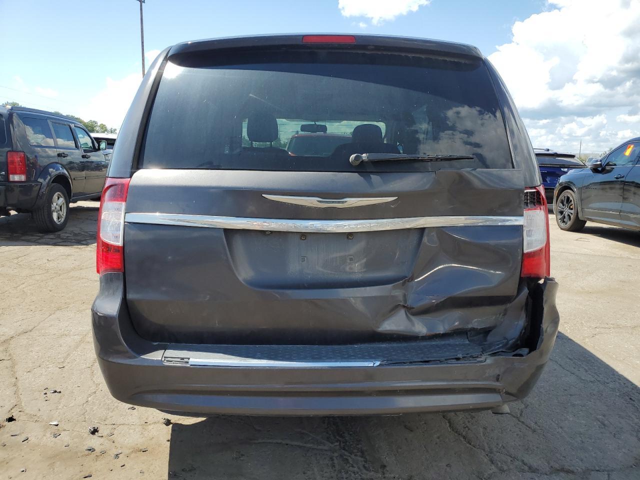 2015 Chrysler Town & Country Touring - Фото 6