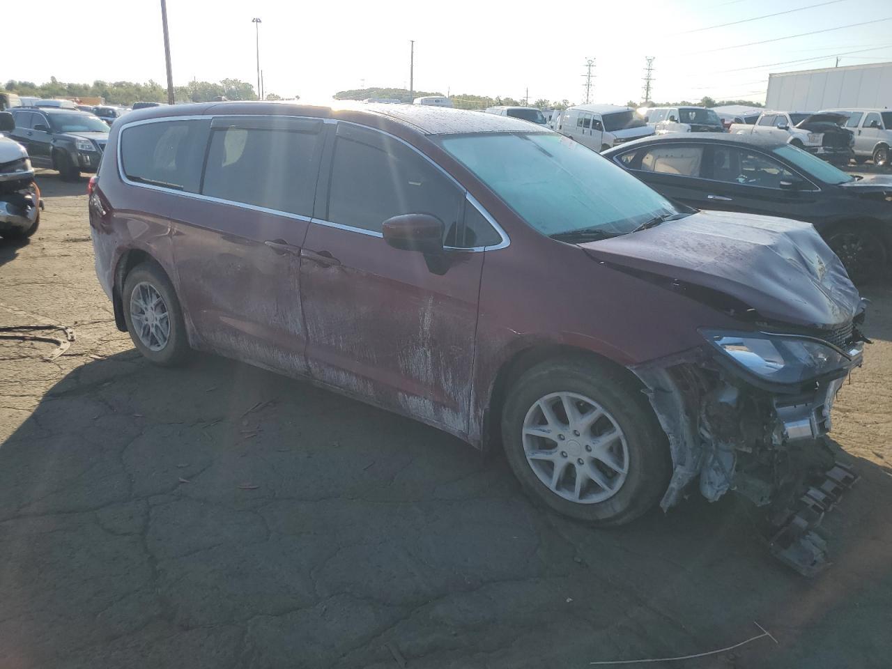 2017 Chrysler Pacifica Touring - Фото 4