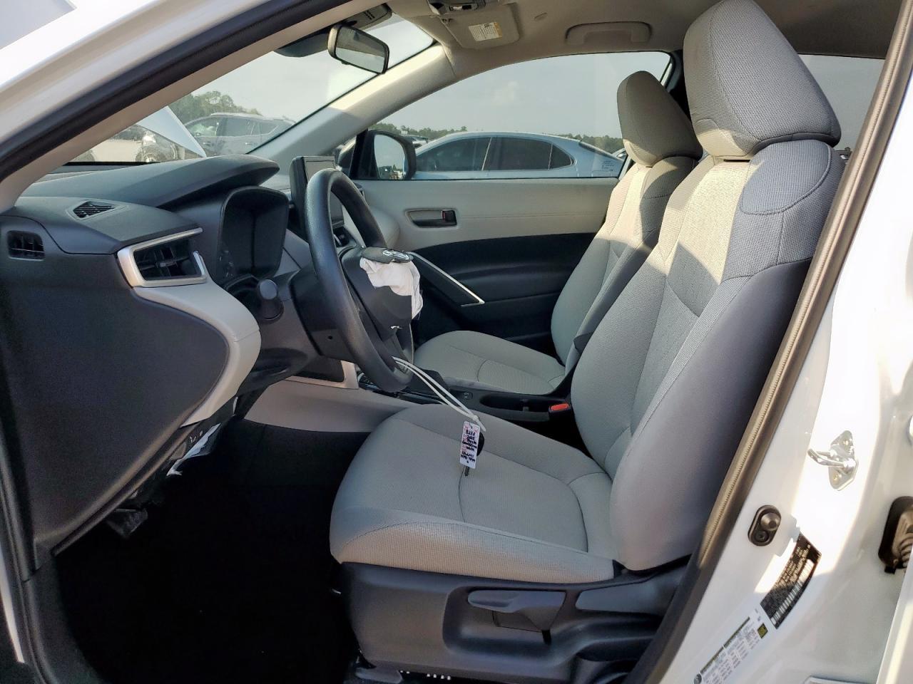 2025 Toyota Corolla Cross L - Image 7
