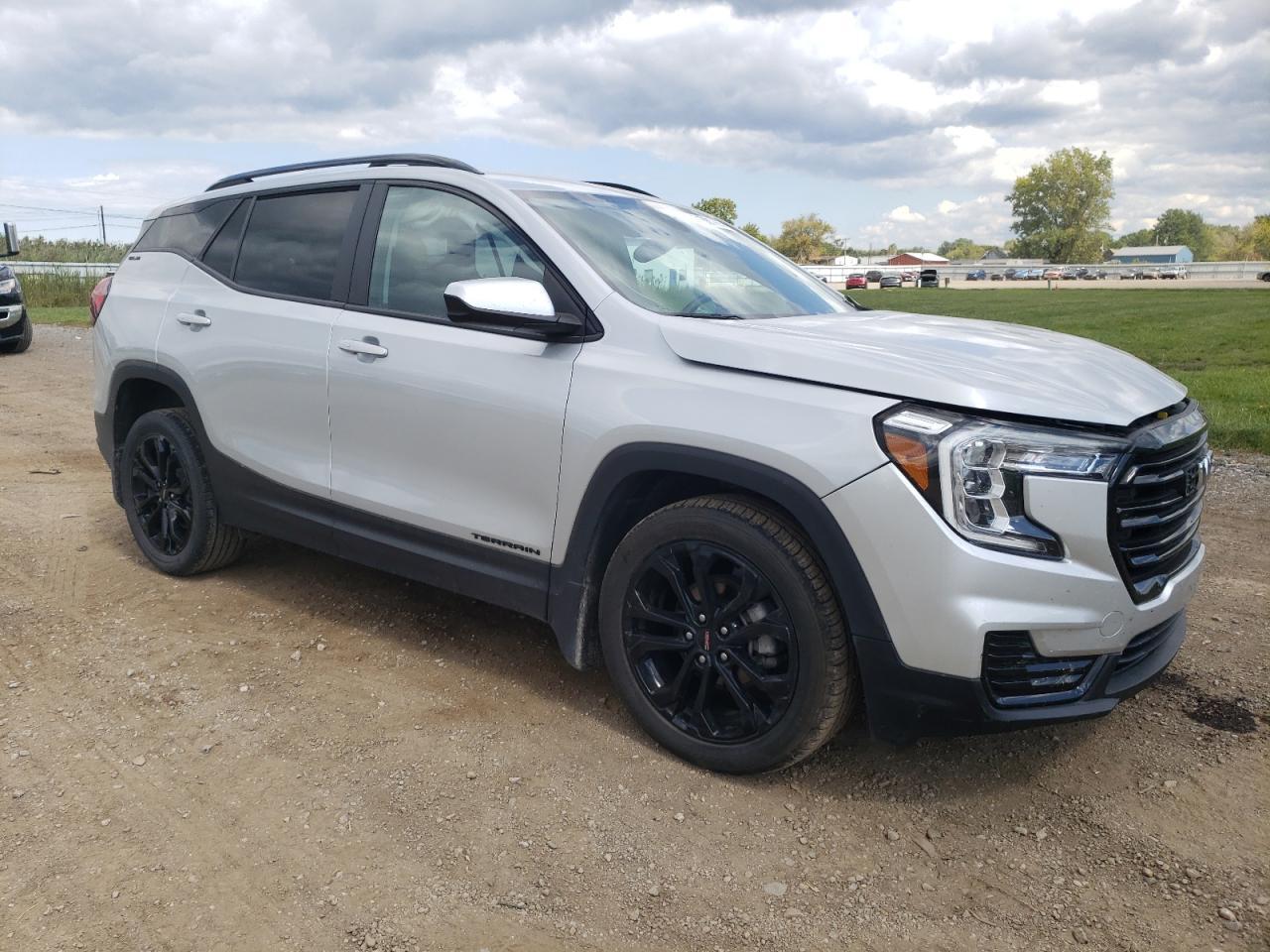 2022 GMC Terrain Sle - Image 4