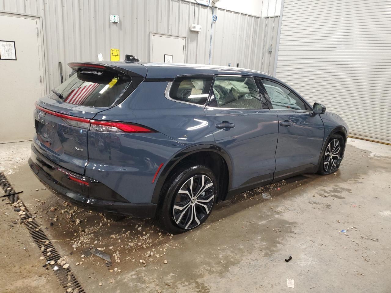 2025 Toyota Crown Signia Xle - Фото 3