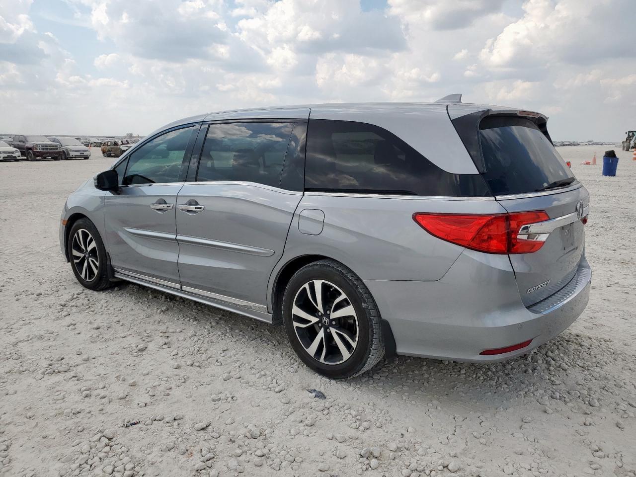 2018 Honda Odyssey Elite - Фото 2