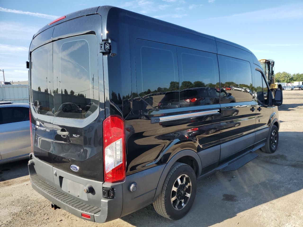 2017 Ford Transit T-350 - Фото 3