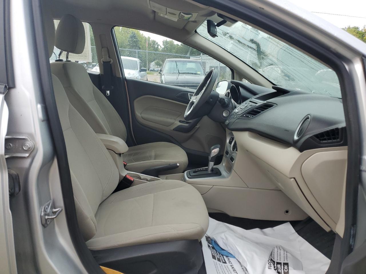 2016 Ford Fiesta Se - Image 5